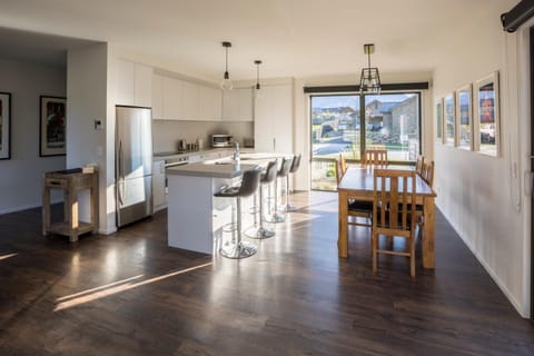 Patio, BBQ facilities, Coffee/tea facilities, Balcony/Terrace, Kitchen or kitchenette, Living room, Dining area, Pets