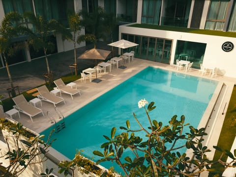 Facade/entrance, Swimming pool, Swimming pool