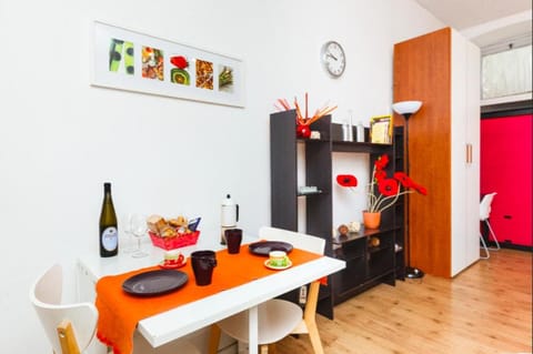 Kitchen or kitchenette, Food and drinks