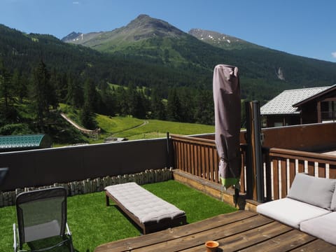 Patio, Summer, Mountain view