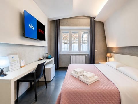 Bed, Photo of the whole room, towels