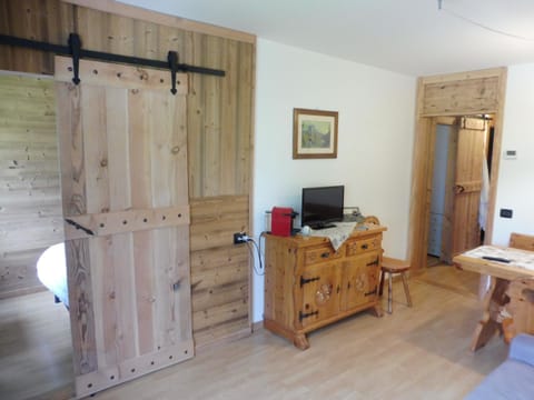 Communal lounge/ TV room, TV and multimedia, Living room, Seating area