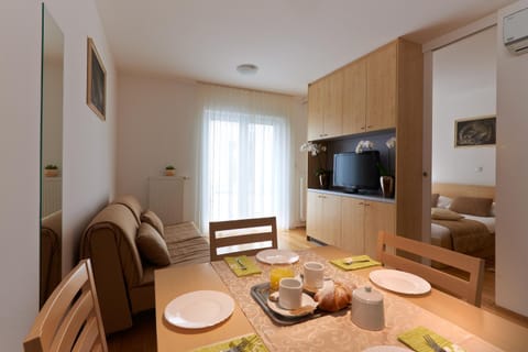 TV and multimedia, Dining area