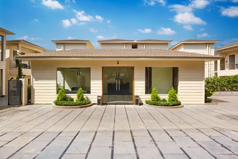 Property building, Facade/entrance, Lobby or reception