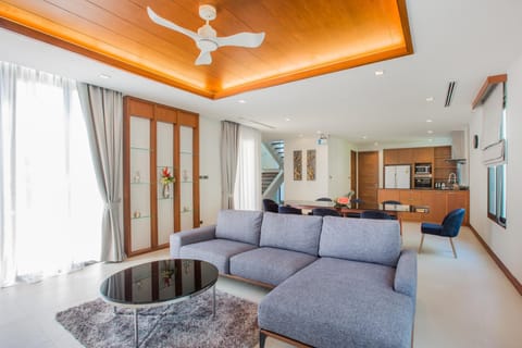 Kitchen or kitchenette, Living room, Dining area