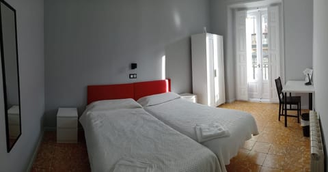 Photo of the whole room, Bedroom, fireplace, internet, locker, towels