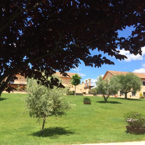 Garden view, Street view