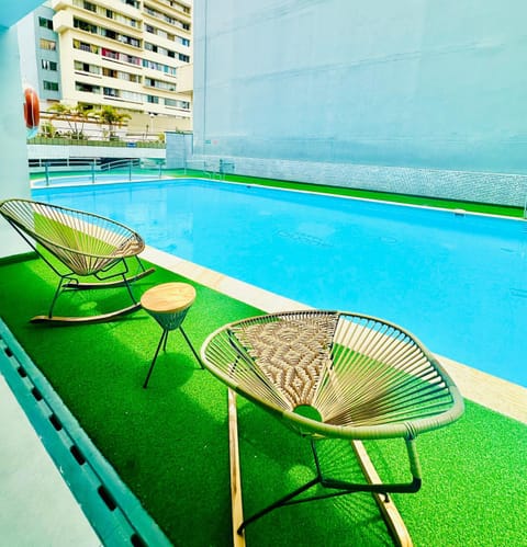 Restaurant/places to eat, Swimming pool
