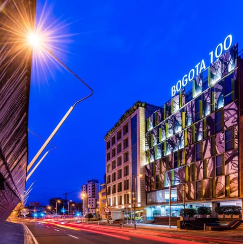 Facade/entrance, Night, Neighbourhood, City view