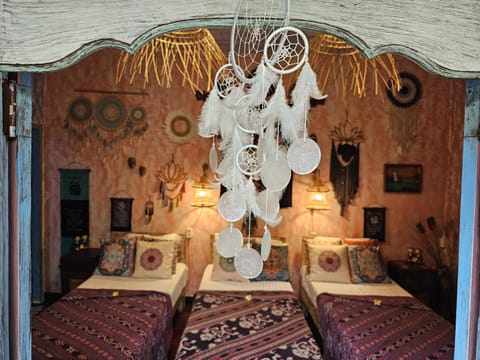 Photo of the whole room, Decorative detail