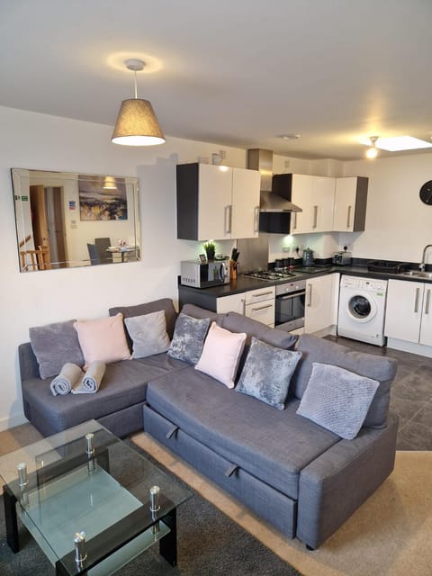 Hereford - Robin Coach House - Located On City Outskirts In North Hereford - Modern 2 Bedroom Property With Parking - Suitable For Small Family, Couple Or Contractors - Hosted by RENTMYHOUSE Apartment in Hereford