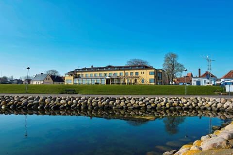 On site, Area and facilities
