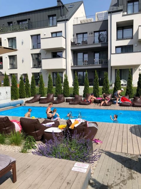 Swimming pool, Swimming pool