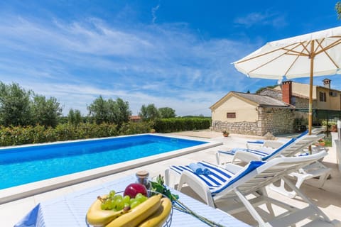 Property building, Garden, Swimming pool