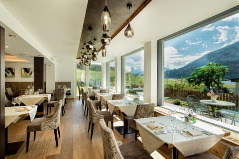 Restaurant/places to eat, Mountain view