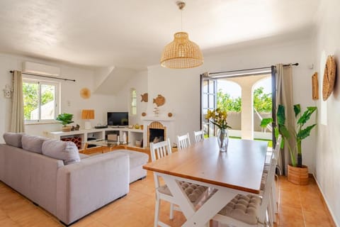 Communal lounge/ TV room, Living room, Dining area