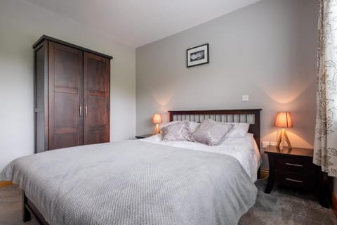 Bed, Photo of the whole room, Bedroom, wardrobe