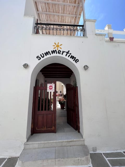 Facade/entrance, Day, Text overlay