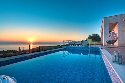 Balcony/Terrace, Sea view, Swimming pool, Swimming pool