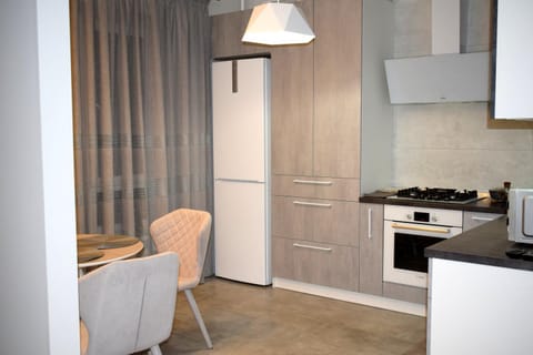 Kitchen or kitchenette, Living room, Seating area, Dining area