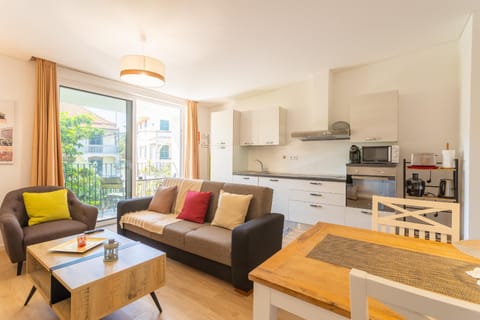 Kitchen or kitchenette, Living room, Dining area