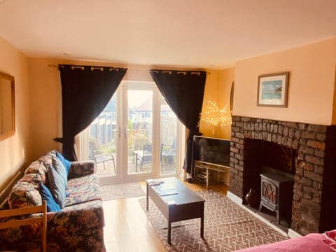 Ground Floor - view of Lighthouse, Garden and Parking Apartment in Wales