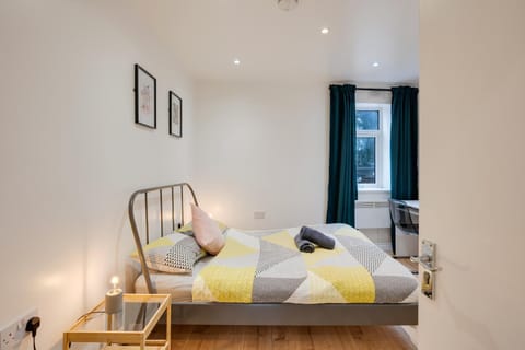 Relax in a modern Cardiff home by the City Centre & Bute Park Apartment in Cardiff
