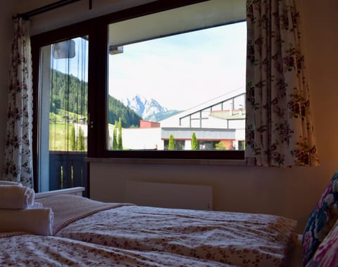 Bed, Mountain view