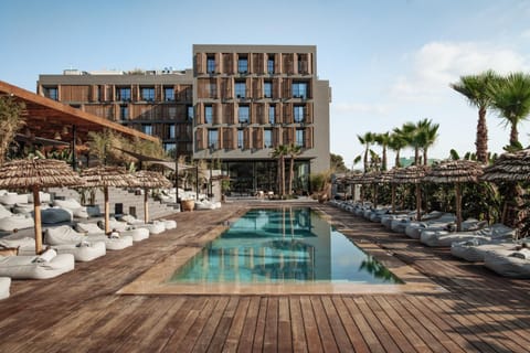 Property building, Swimming pool, Swimming pool