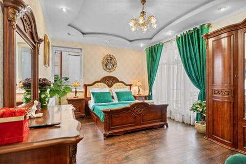 Bed, Photo of the whole room, Seating area, Bedroom, wardrobe