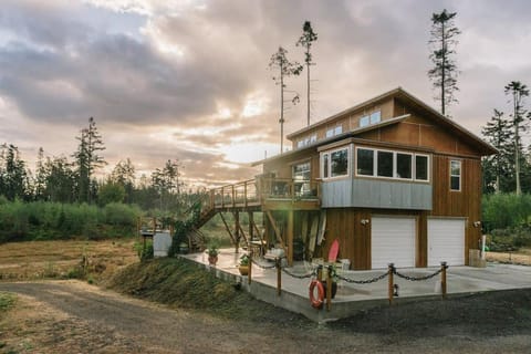 Property building, Natural landscape, Parking