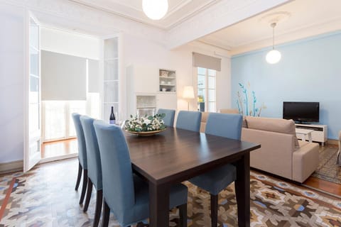 Living room, Seating area, Dining area
