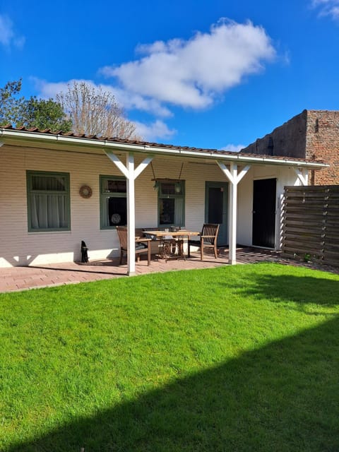 Property building, Day, Garden