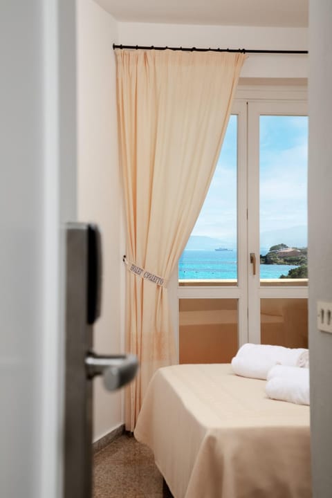 Bedroom, Sea view