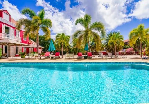 Property building, Day, Balcony/Terrace, Swimming pool, sunbed