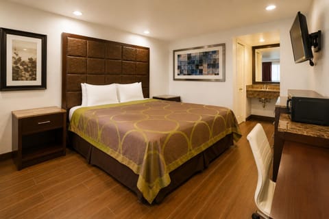 Communal lounge/ TV room, Bed, TV and multimedia, Photo of the whole room, Bedroom