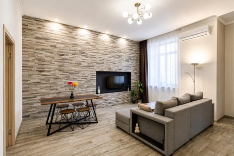 Communal lounge/ TV room, TV and multimedia, Living room, Photo of the whole room, Seating area, Dining area, Evening entertainment