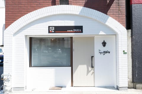 Facade/entrance, Off site, Property logo or sign