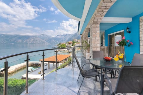 Sun Rays Apartment in Dobrota