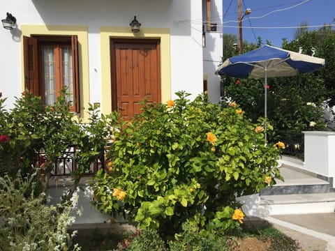 Facade/entrance, Balcony/Terrace