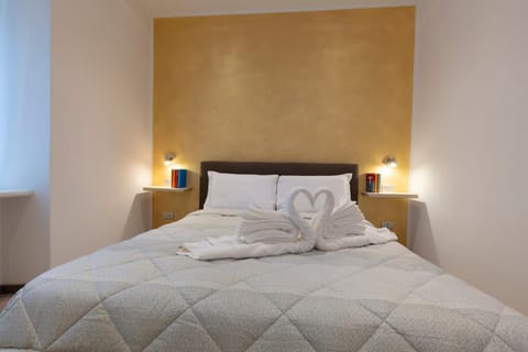 Bed, Photo of the whole room, Decorative detail