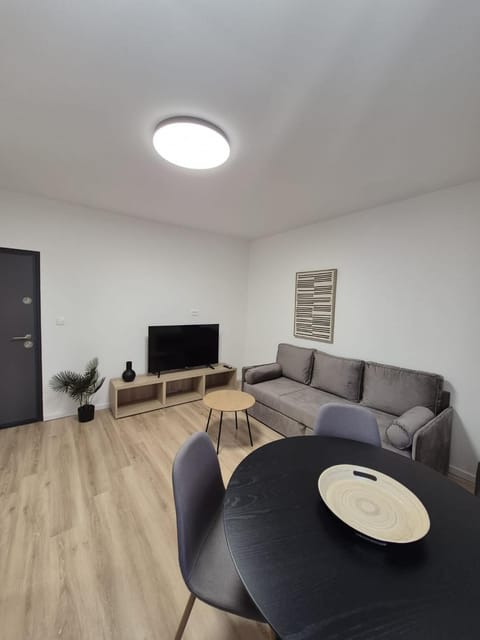 Lendas Apartments & Rooms Bed and Breakfast in Brela