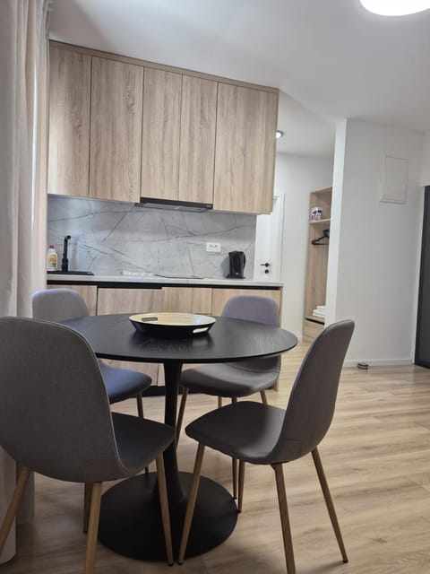 Lendas Apartments & Rooms Bed and Breakfast in Brela