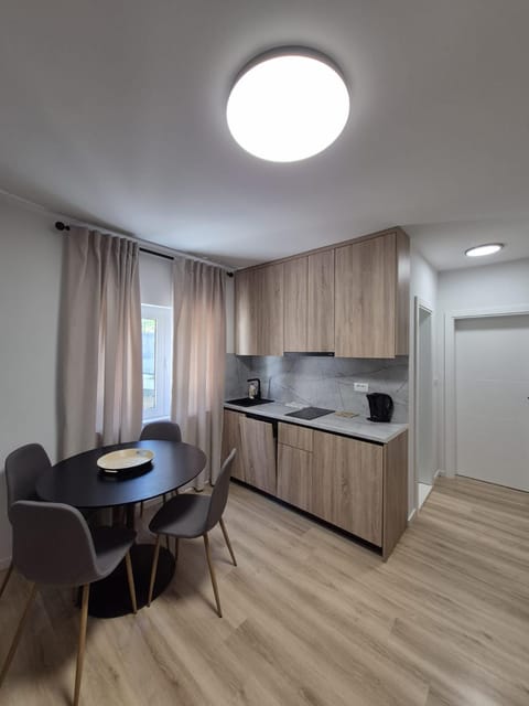 Lendas Apartments & Rooms Bed and Breakfast in Brela