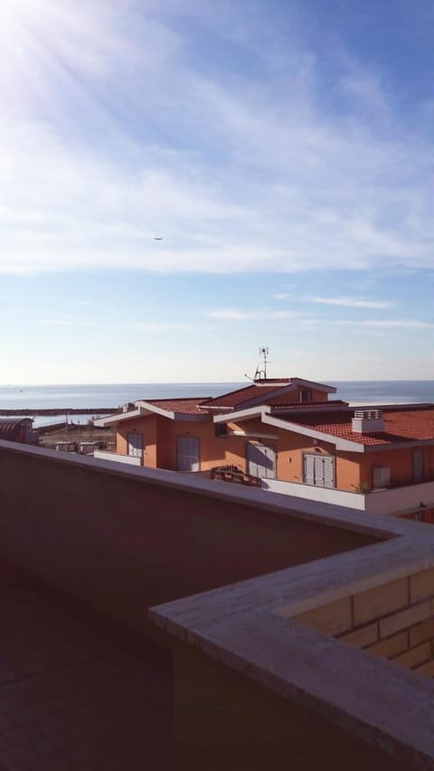 Nearby landmark, Neighbourhood, Natural landscape, Balcony/Terrace, Beach