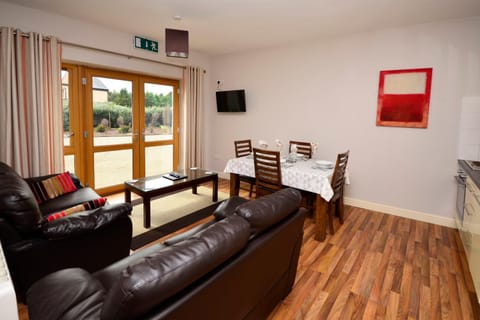 TV and multimedia, Living room, Seating area, Evening entertainment