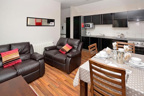 Kitchen or kitchenette, Living room, Seating area, Dining area