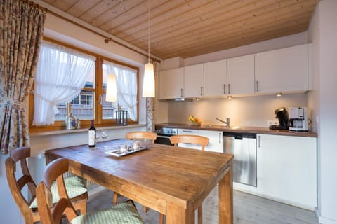 Dining area, kitchen