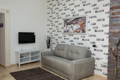 Communal lounge/ TV room, Living room