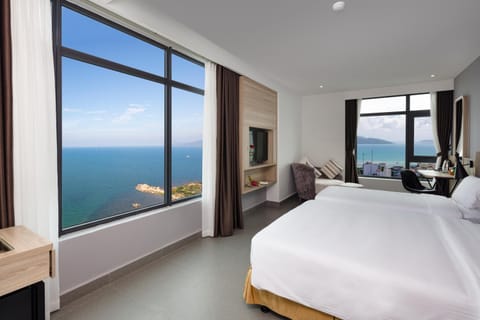 TV and multimedia, View (from property/room), Photo of the whole room, Landmark view, Sea view